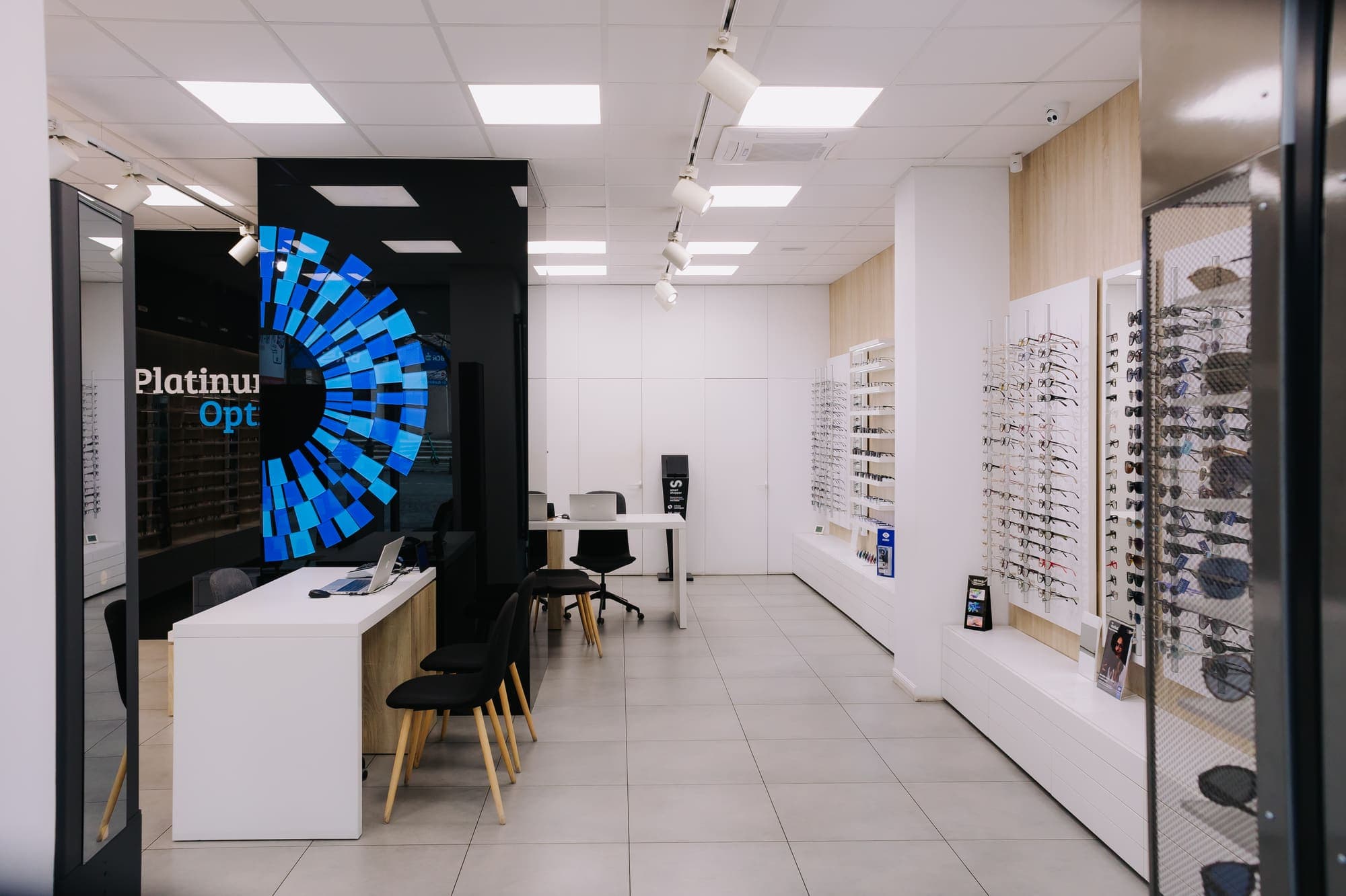 Interior și echipamente Platinum Optic, fotografia 4 din 4