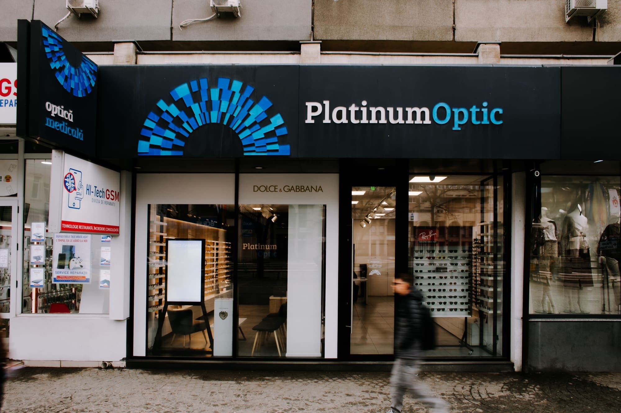 Interior și echipamente Platinum Optic, fotografia 1 din 4