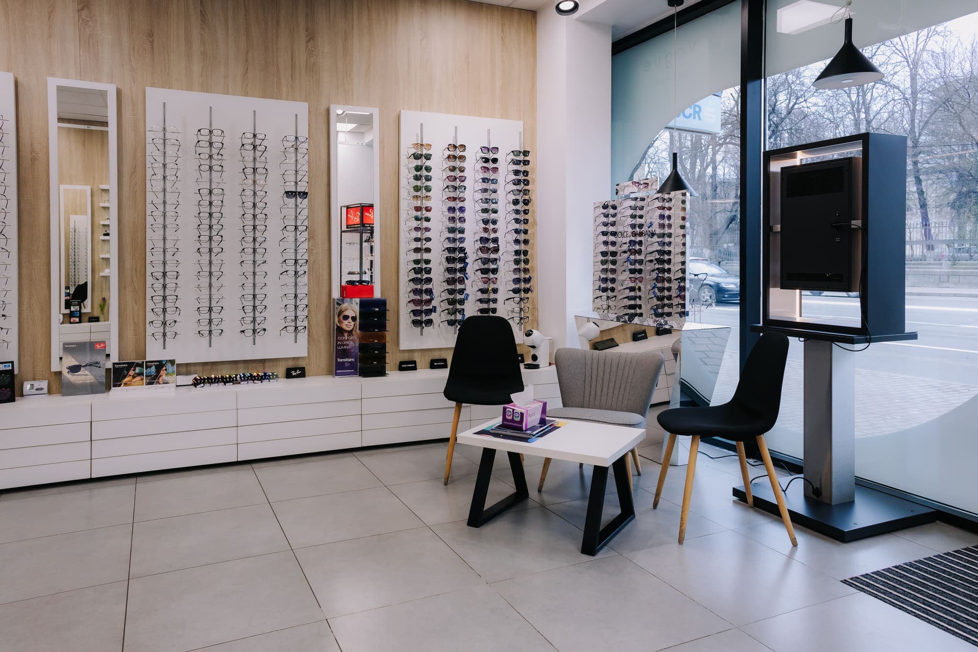Interior și echipamente Platinum Optic, fotografia 4 din 4