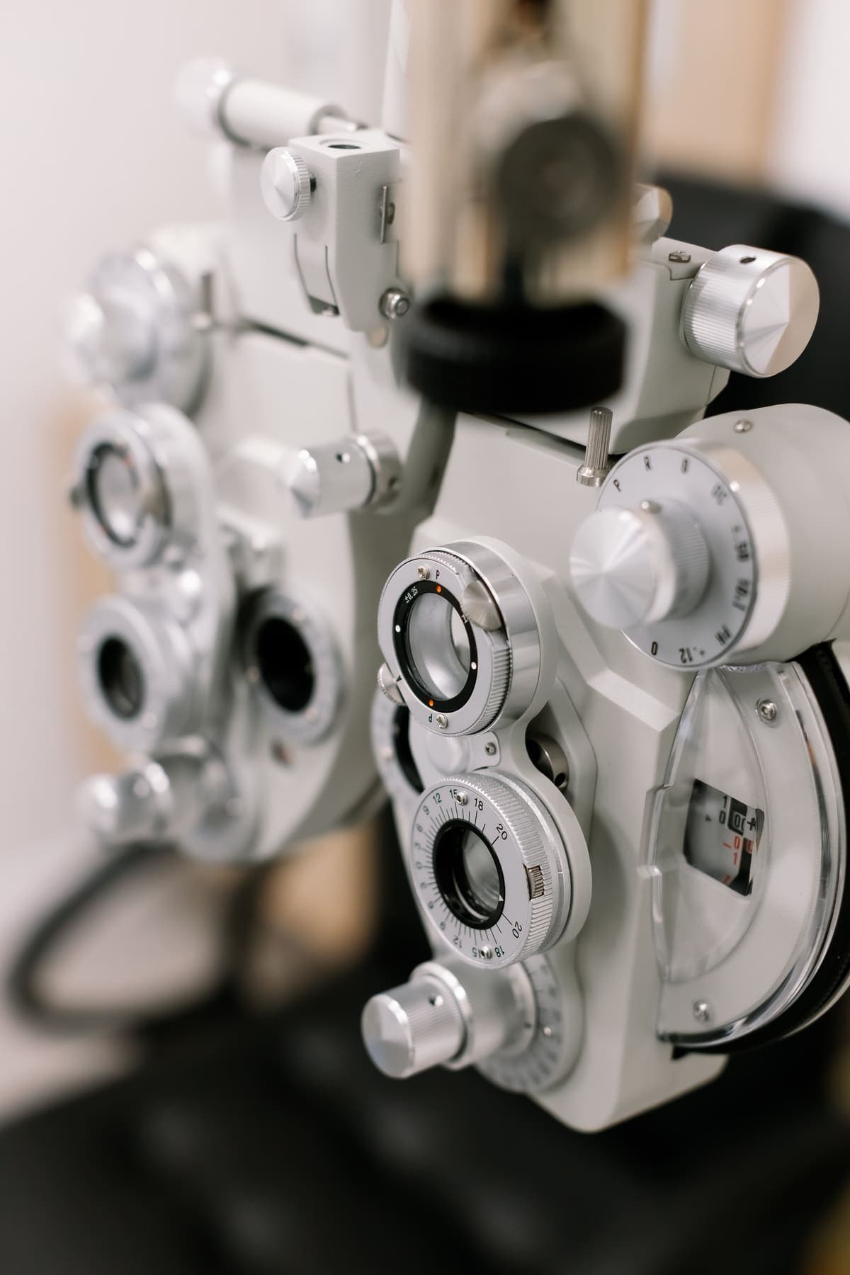Echipament de precizie pentru măsurarea vederii, în cabinetul Platinum Optic